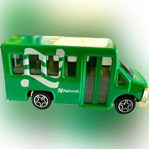 🟩 Matchbox 1990s Chevy National Car Rental Transport Bus Rare - Picture 2 of 5